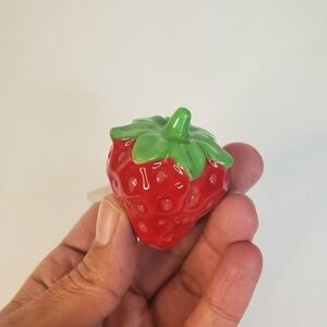 Nora Fleming Mini ~ JUICY FRUIT RED STRAWBERRY A142 ~ Plate Charm